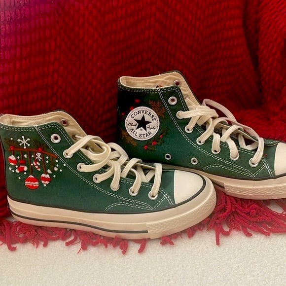 Converse Chuck Taylor High Top Christmas Sneakers. Hand Embroidered. NEW Sz 6 - Picture 2 of 13